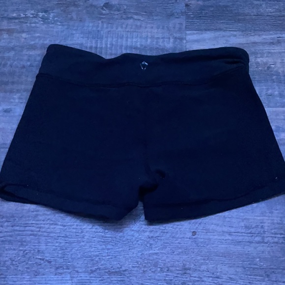 ivivva reversible shorts - Picture 2 of 3